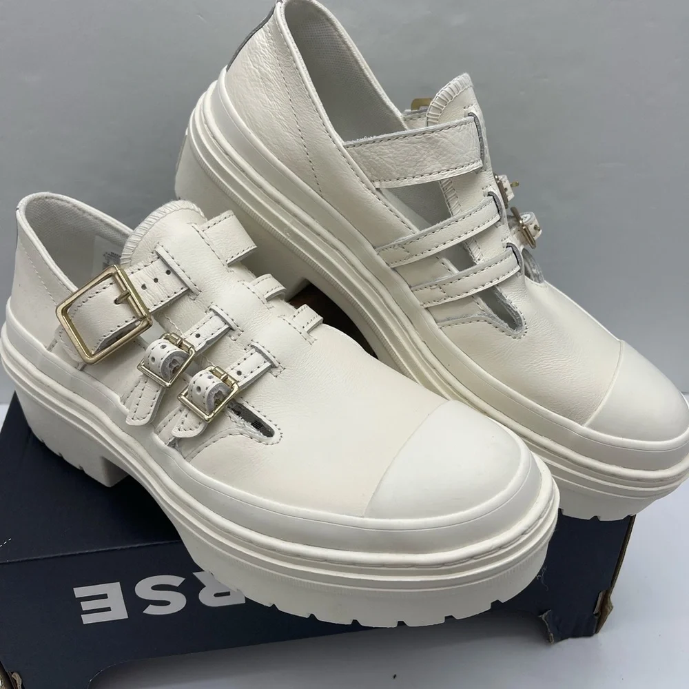 Converse • Wmns Chuck Taylor All Star Lugged Heel Mary Jane Platforms - Picture 6 of 16